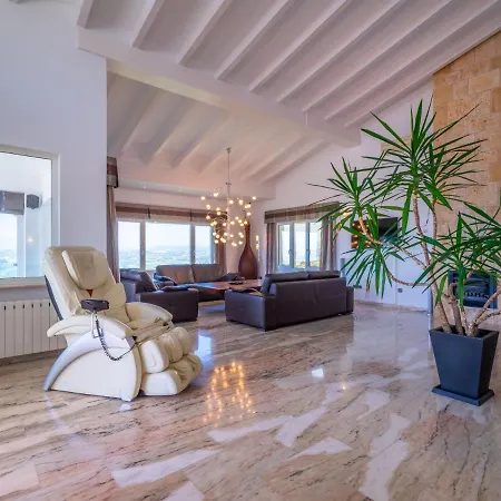 Stuttgart By Interhome